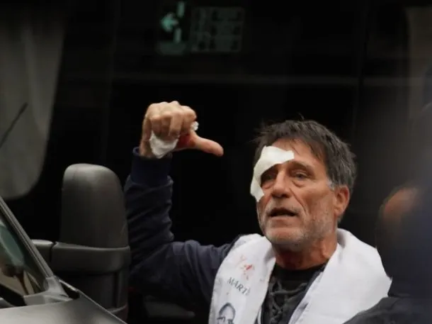 El Padre Paco habló tras la brutal represión que sufrió en el Congreso: «Me duele el alma»