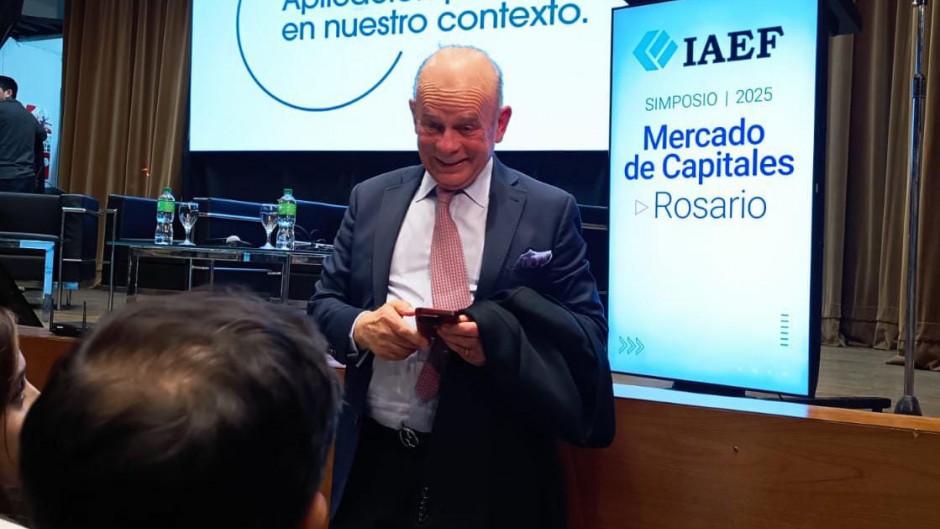 El consejo de un tributarista top: «el que tiene los dólares en el colchón que los tenga un tiempo más»