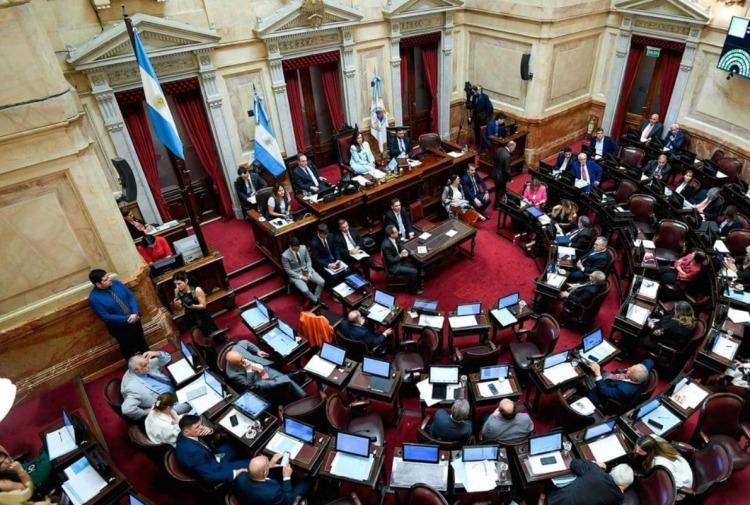 Los senadores elevaron su dieta por encima de los $9,5 millones