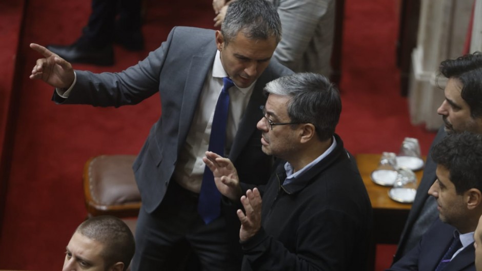 Menem volvió a salvar a Milei de la comisión de Libra ante un peronismo rendido en un cuarto intermedio