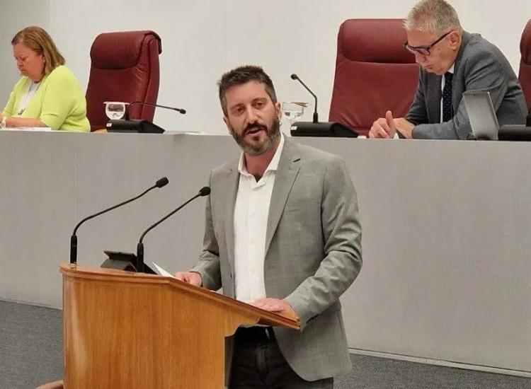 «Si no lo detienen es porque tiene el privilegio de la casta»: en la antesala al arribo de Milei, un legislador español apuntó contra el libertario