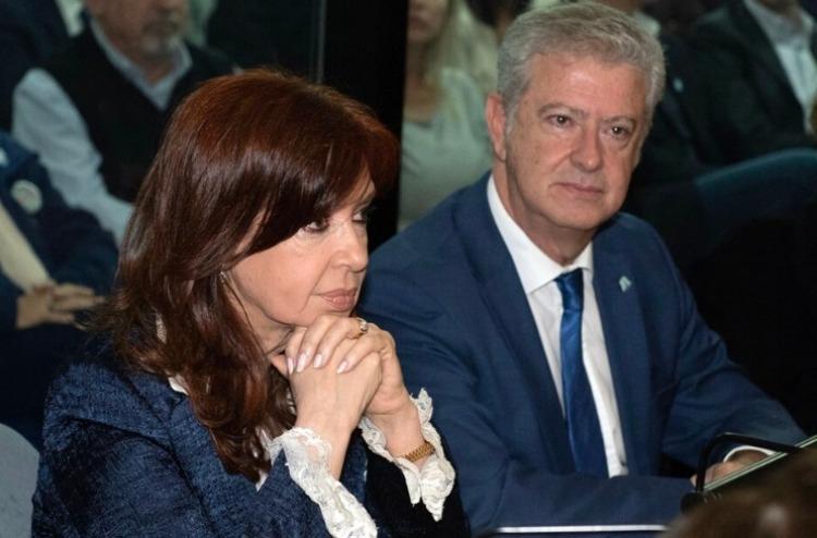 Carlos Beraldi negó rumores de fuga de CFK tras la sentencia y lanzó una indirecta a Macri: «no como otros que se fueron a Uruguay»