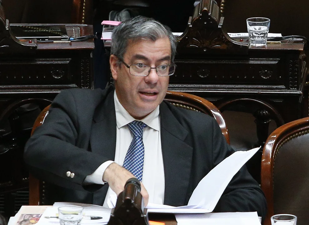 Menem le apagó el micrófono a Germán Martínez, quien contestó: «Su autoritarismo avanza»