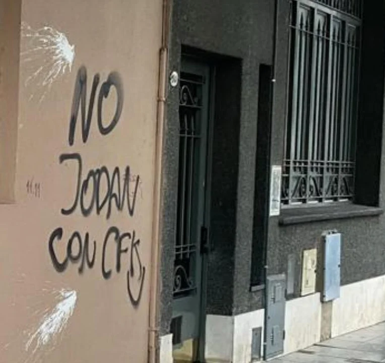  Atacan edificio de Radio Rivadavia en un nuevo embate contra la libertad de prensa