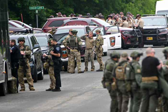 Estados Unidos: Continúa la búsqueda del sospechoso de asesinar a la legisladora demócrata