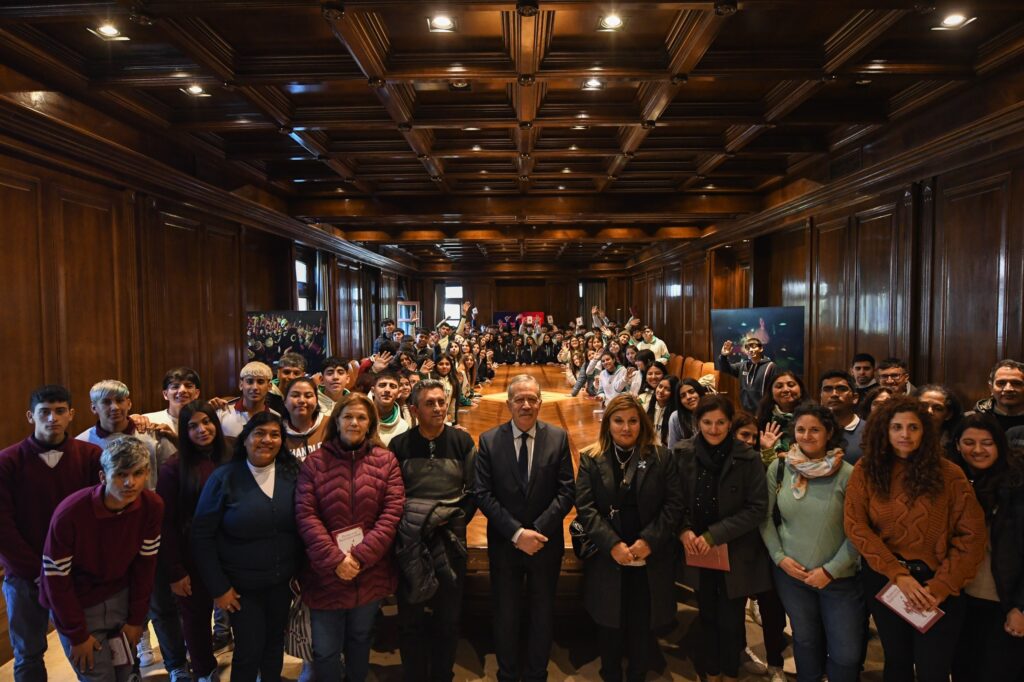 El Jefe de Gabinete recibió a estudiantes de los departamentos Choya y Silípica