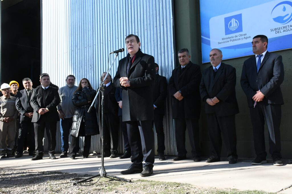 Zamora dejó habilitada en Weisburd una nueva planta potabilizadora también entregó 25 viviendas sociales