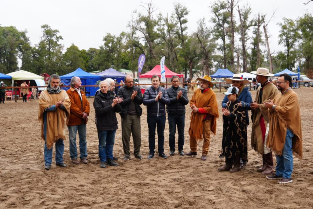 El Gobernador asistió a la exposición de caballos peruanos de paso en el vivero San Carlos y a los festejos por los 50 años del Hipódromo 27 de Abril