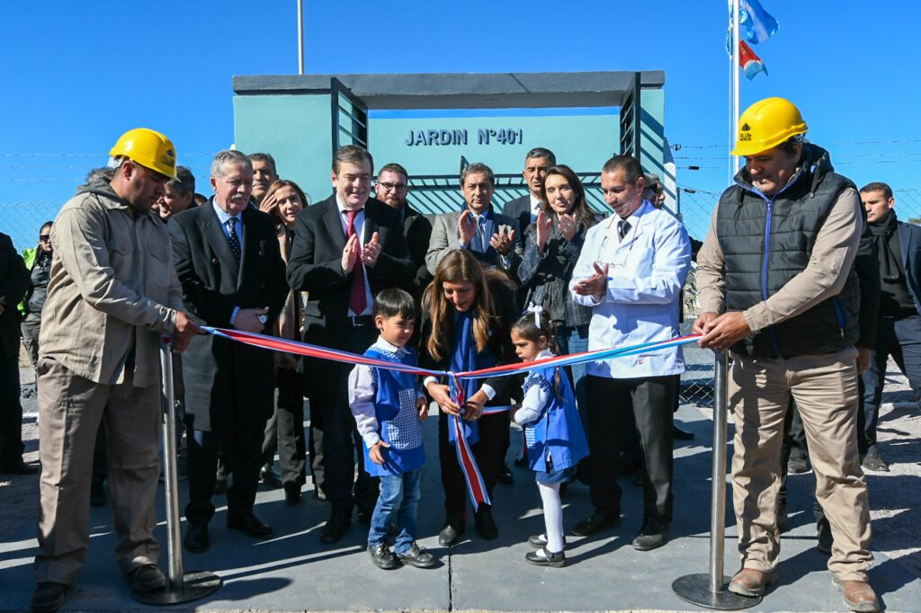 Dpto. Atamisqui: Zamora inauguró obras en una escuela, un nuevo jardin de infantes y entregó viviendas sociales en Puerta Grande