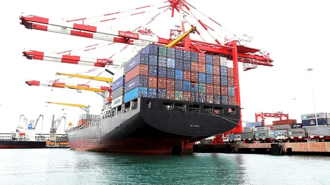 El superávit comercial trepó a u$s608 millones en mayo, pese a que las exportaciones cayeron por primera vez desde 2023