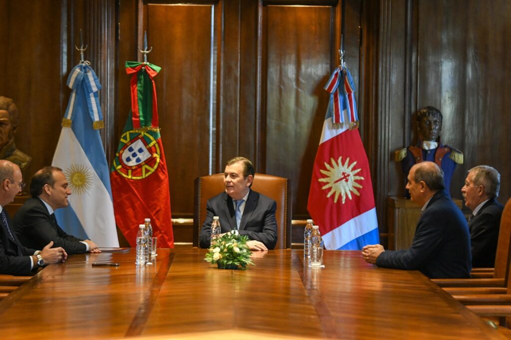 El Gobernador Zamora recibió en Casa de Gobierno al embajador de Portugal en Argentino