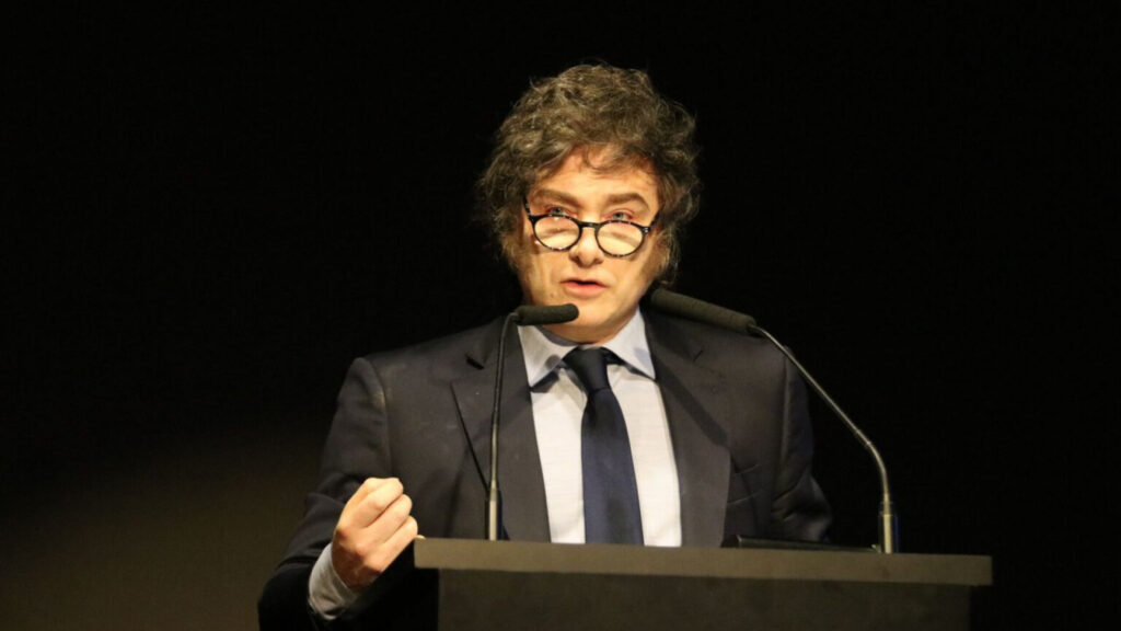 Milei festeja «récord de puestos de trabajo», pero el INDEC muestra un desempleo en alza