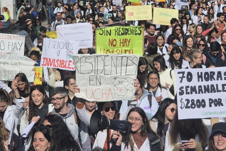 Conflicto en el Garrahan: el Gobierno anunció aumento de más del 60% para residentes