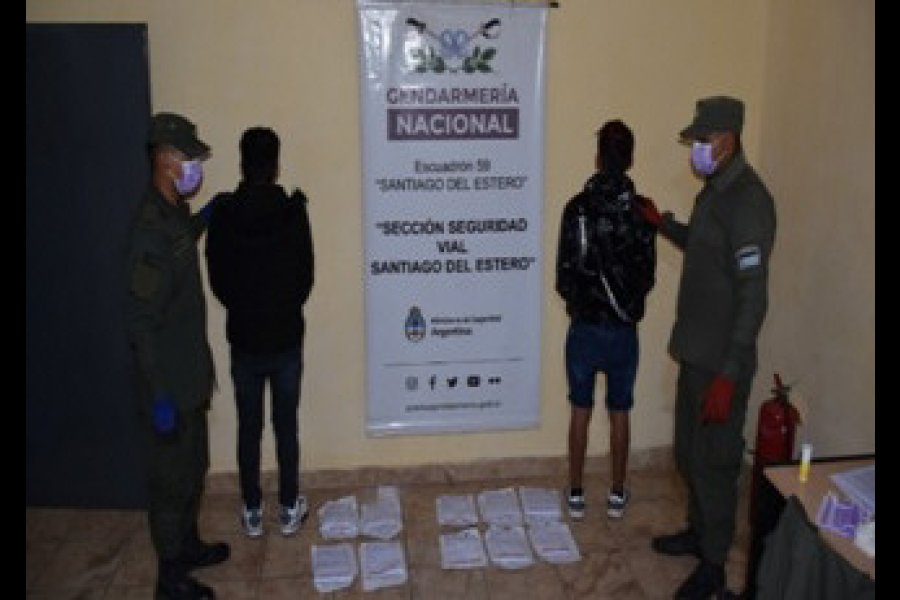 Fernández: Dos «mulas» llevaban cocaína valuada en $ 14 millones en sus organismos