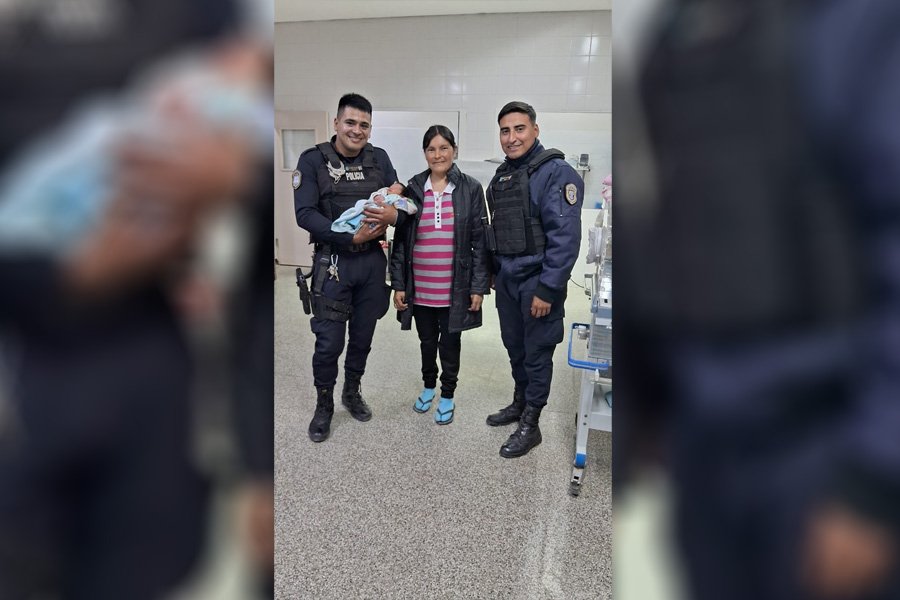 Añatuya: Uniformados de la división prevención salvan la vida de un bebé en parto domiciliario
