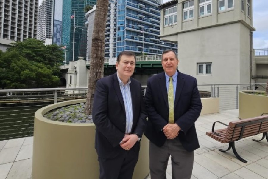 Zamora se reunió en Miami con el comisionado Joe Carollo para abordar desarrollo urbano y ciudades inteligentes