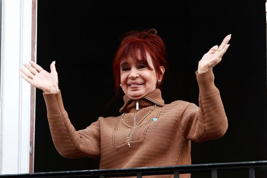 CFK cumplió con el fallo, consideró la Justicia, que aclaró la cuestión del balcón