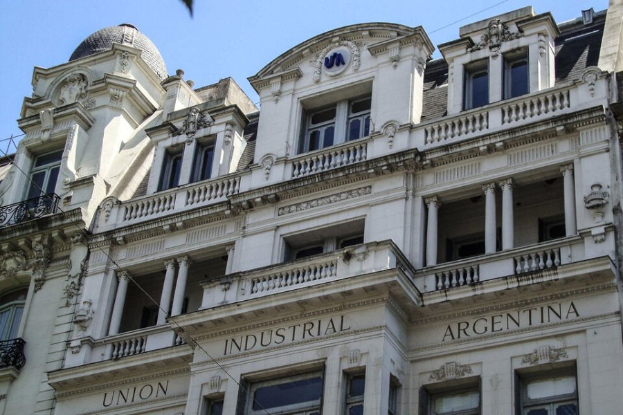 La industria muestra señales de recuperación, pero aún predomina la contracción