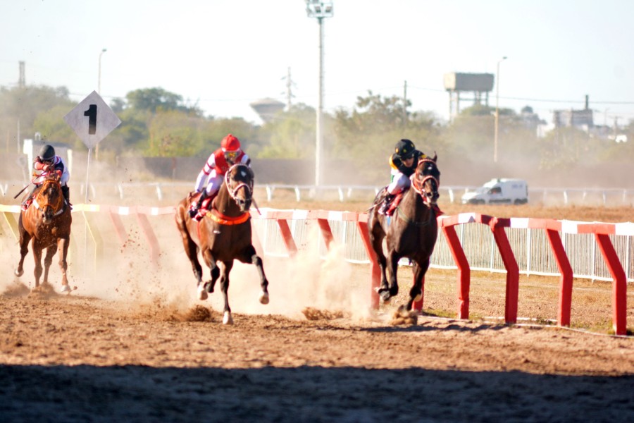 Remanente se impuso con autoridad en el Clásico “50° Aniversario del Hipódromo 27 de Abril”