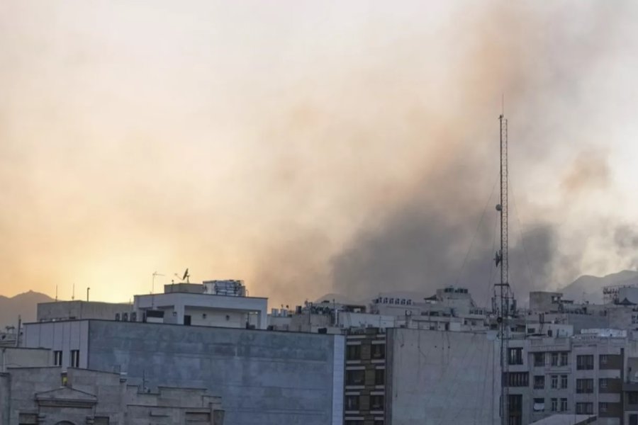 Irán, a ciegas: Denuncian un “apagón” total de internet en medio de los bombardeos