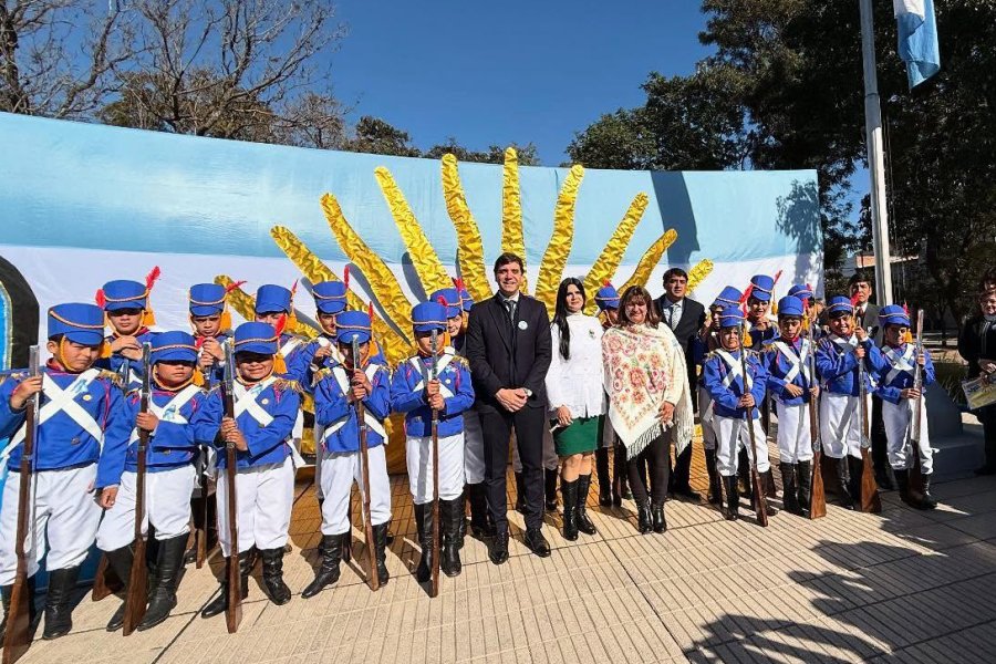 Alumnos de 4º grado de la ciudad prometieron lealtad a la enseña patria