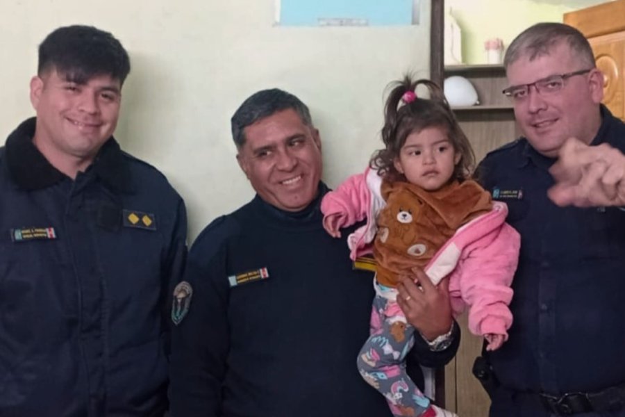 Policías salvaron la vida de una beba que se ahogó con una manzana