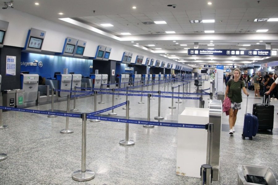 El gremio de los pilotos amenaza con cancelar vuelos para las vacaciones de invierno