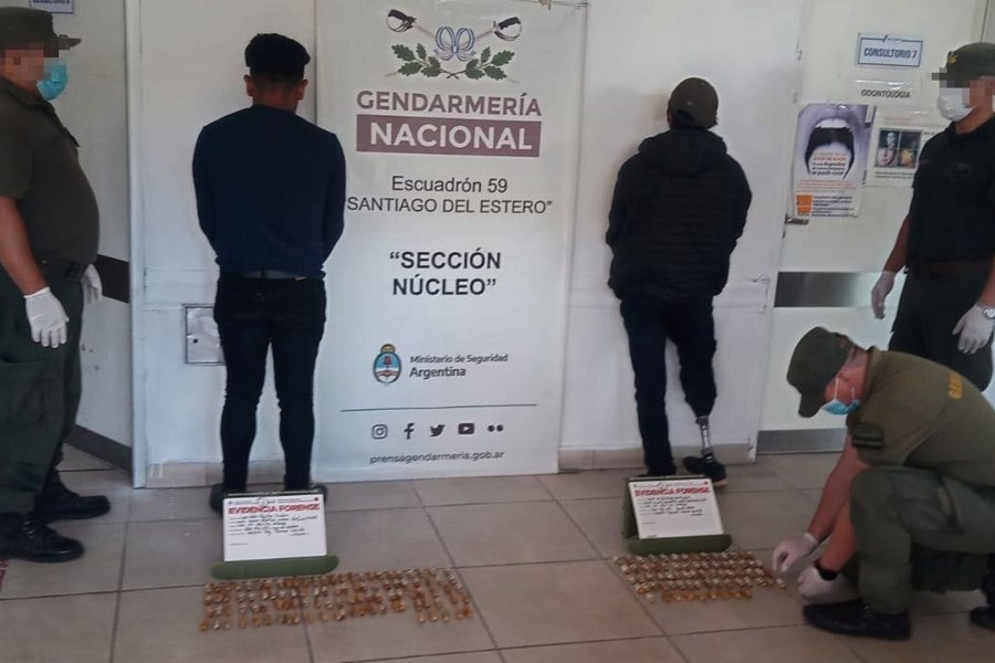 Dos ciudadanos bolivianos evacuaron más de dos kilos de cocaína en el Hospital Regiona