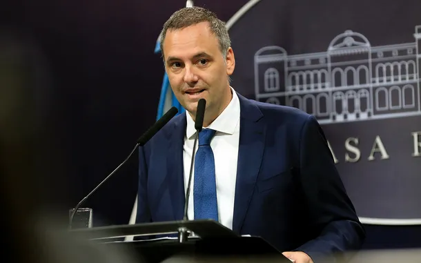 La explicación de Manuel Adorni por el veto de la ayuda a Bahía Blanca: «Duplicaba la asistencia»