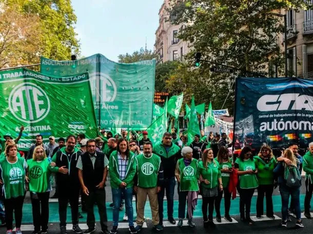 ATE convocó a un paro el próximo miércoles y llamó a acompañar a Cristina Kirchner a Comodoro Py