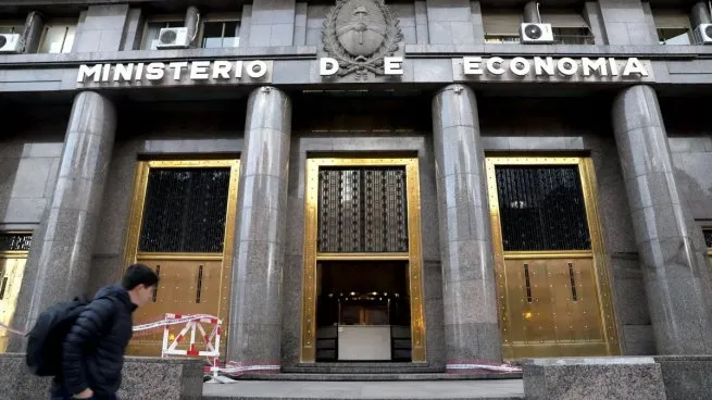 El Ministerio de Economía enfrenta fuertes vencimientos para el cierre de junio