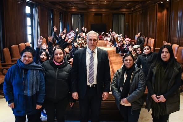 Alumnos de escuelas primarias de diferentes ciudades del interior provincial visitaron Casa de Gobierno