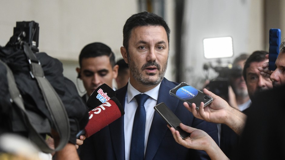 En crisis con Petri, la empresa constructora de la Armada realiza un paro por primera vez en su historia