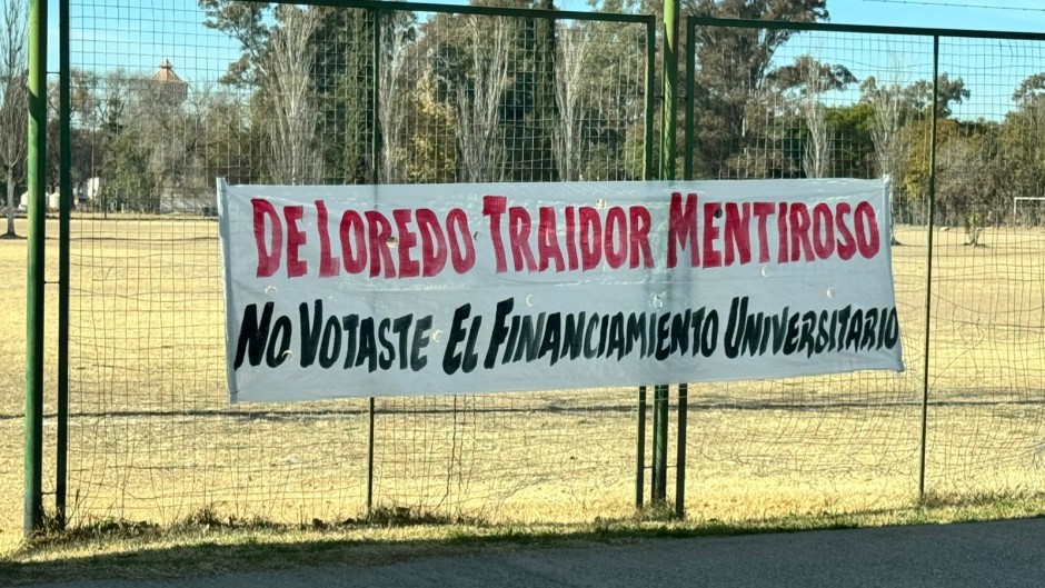 Estudiantes repudiaron presencia de De Loredo en la universidad de Córdoba