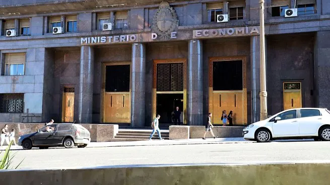 La deuda pública bruta creció u$s4.336 millones en junio por la volatilidad del dólar y la capitalización de intereses