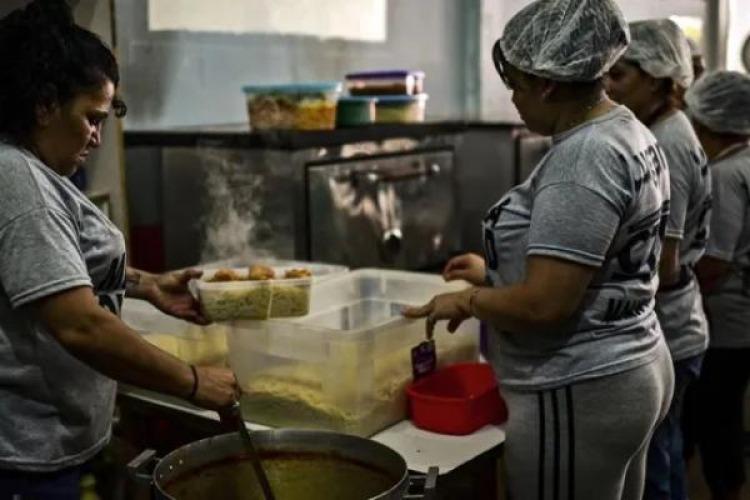 Los comedores siguen bajo la motosierra de Milei: El Gobierno eliminó el RenaCom