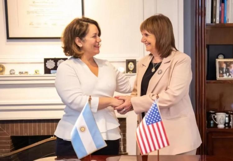 En espera de Kristi Noem, Bullrich se reunió con una funcionaria de EEUU en señal de fidelidad a las directivas del Norte