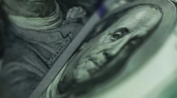 Mercado cambiario: El dólar oficial superó los $1.300 pese al anuncio de Milei de baja de retenciones al campo