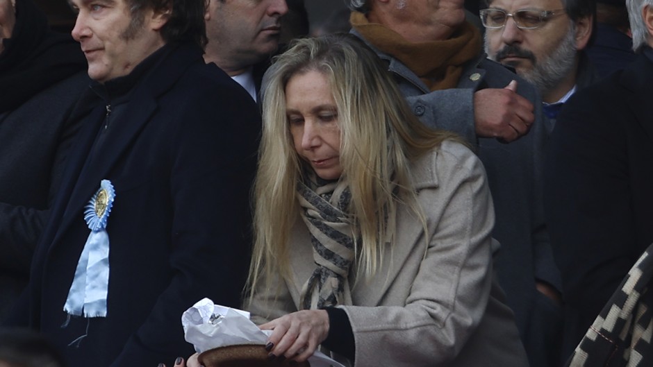 Karina toma el control del aparato de los trolls de Caputo y los manda al Palacio Libertad