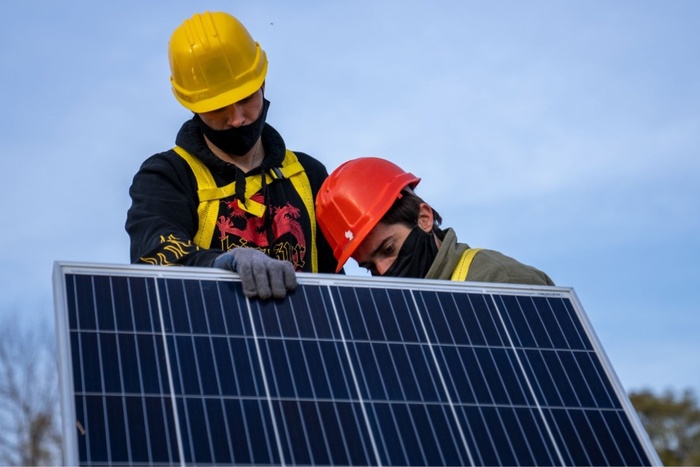 Modificaron el régimen de usuarios de energías renovables y no les podrán cobrar cargos extras