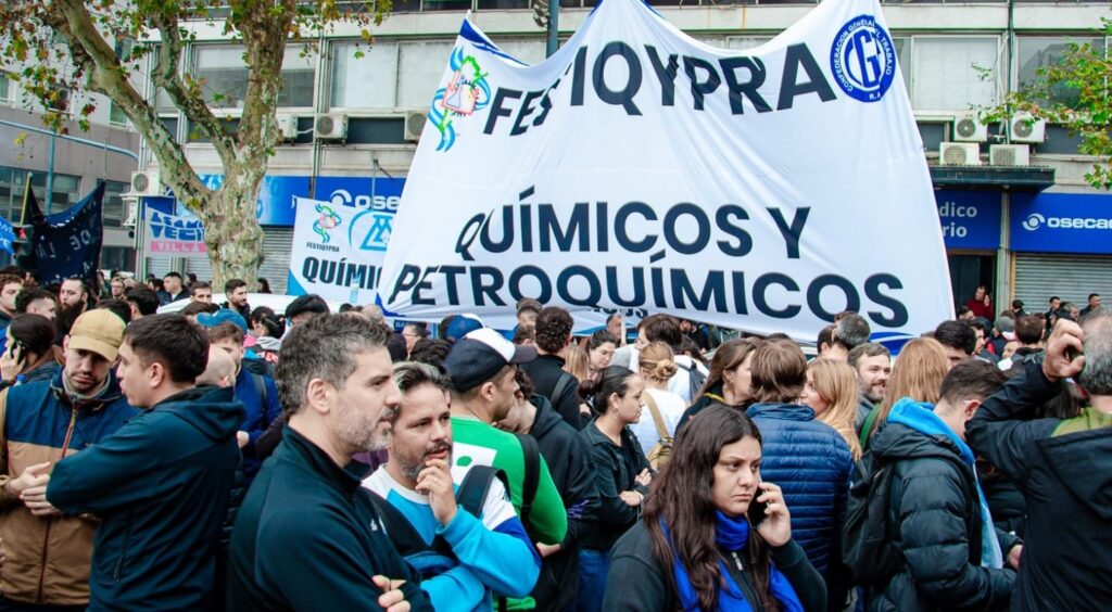 Químicos en alerta: FESTIQyPRA repudia 125 despidos en Río Tercero