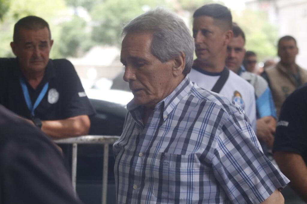 Acuña acuerda subas para trabajadores de estaciones con una cámara, pero otras lo rechazan