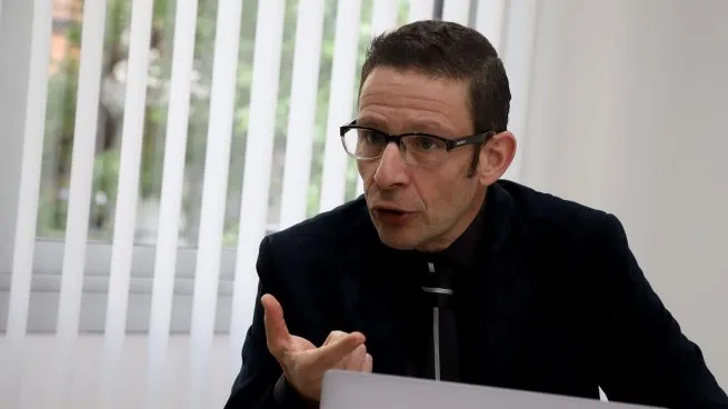 Un exsocio de Javier Milei anticipó que Luis Caputo tiene «los días contados» como ministro de Economía