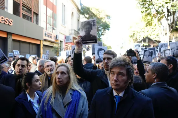 Javier Milei participó del acto por el aniversario del atentado a la AMIA: «No vamos a parar»