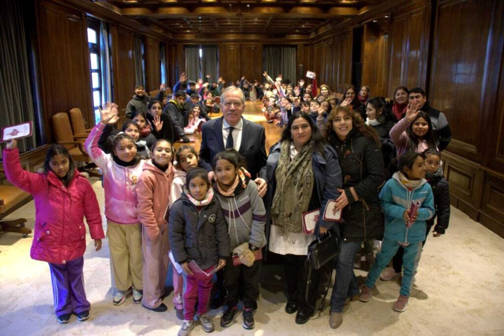 El jefe de Gabinete recibió a alumnos de los departamentos Taboada, Loreto y San Martín