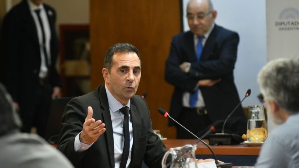 Trabajo: Traslados, despidos y desmantelamiento de direcciones claves