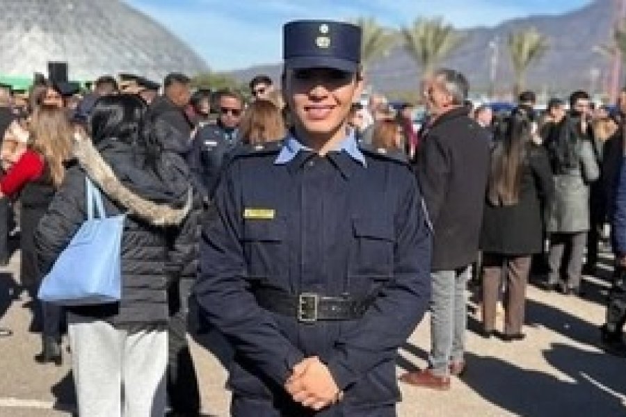Mujer trans riojana fue designada como oficial de policía: “Este uniforme no borra mi identidad, la incluye”