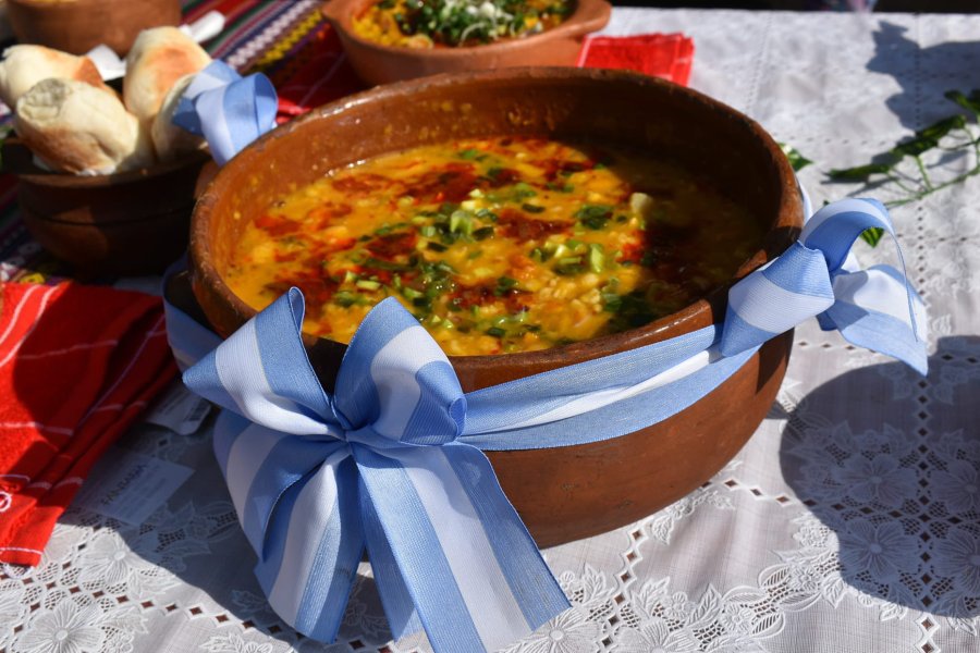 Campeonato de locro en la plaza 9 de Julio de Frías