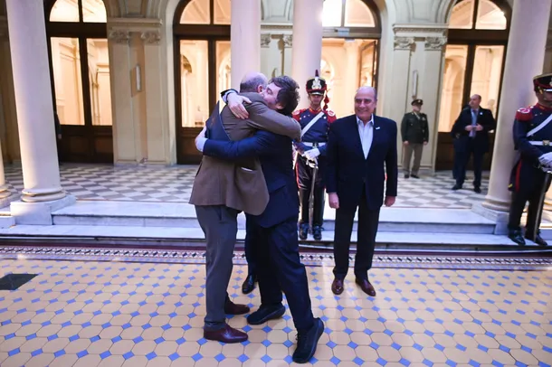 Tras faltazo a Tucumán, Javier Milei celebró el Día de la Independencia agasajando a Federico Sturzenegger