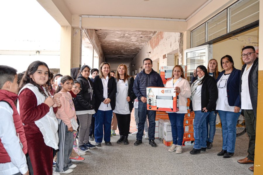 Clodomira: El Municipio llevó a cabo la entrega de calefactores a escuelas